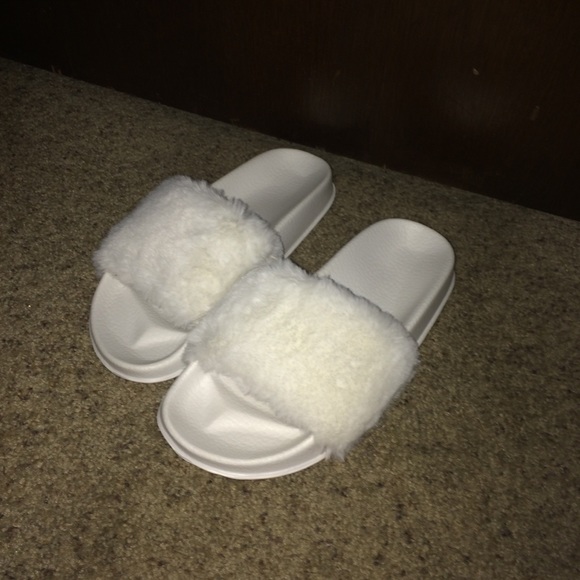 Women Aéropostales Slides Size 8 - Picture 3 of 5